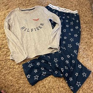 Tommy’s snowman pjs. Cotton size 8-10. Ok condition nothing wrong just loved.